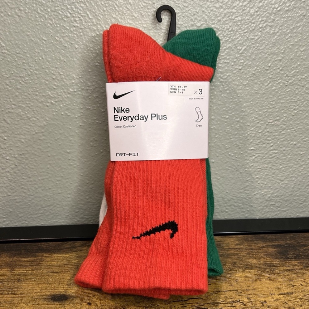 Nike Everyday Plus Dri Multicolor Crew Socks 3 Pair Size Women 6-10 Men 6-8 NWT - Picture 1 of 5